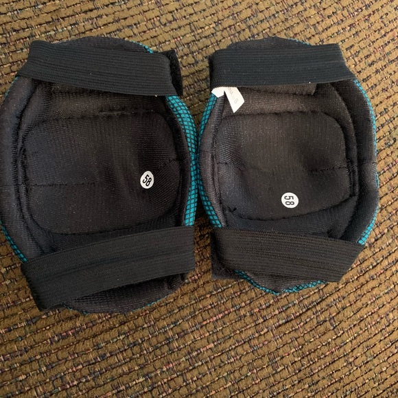 Vintage Franklin Skating Elbow Pads - Picture 3 of 3